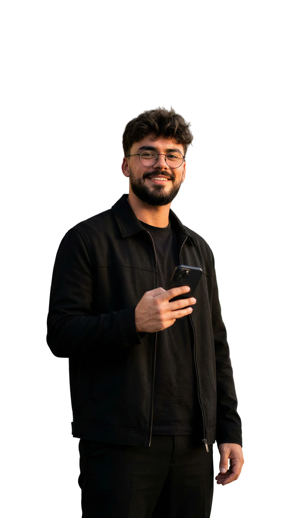 Lucas Garrido, fundador da Vettory, ao celular